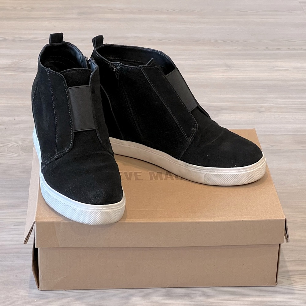 Steve Madden Wavery Black Suede
